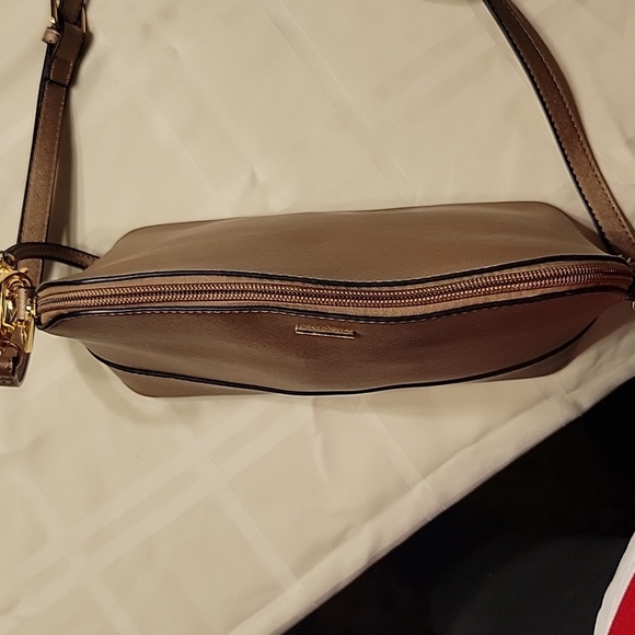 Lovevook Crossbody NWOT Bronze - Picture 4 of 5